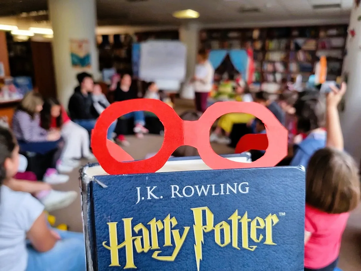 Invitație în lumea magică a lui 𝐇𝐚𝐫𝐫𝐲 𝐏𝐨𝐭𝐭𝐞𝐫